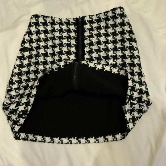 Anthropologie Houndstooth Tweed Mini Skirt Black White Front Zip Size 4 Chic - Picture 6 of 12